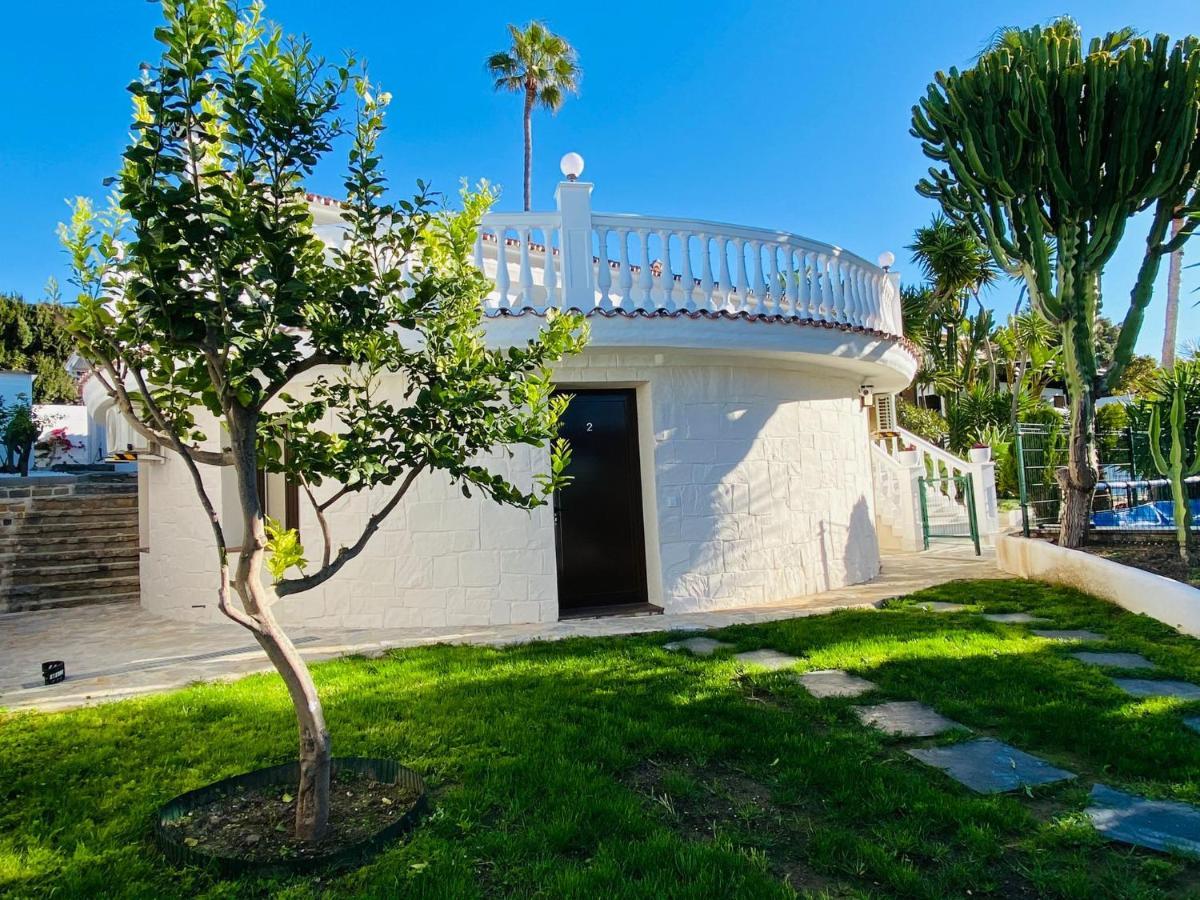 With Tropical Garden And Sea Water Pool Appartement Marbella